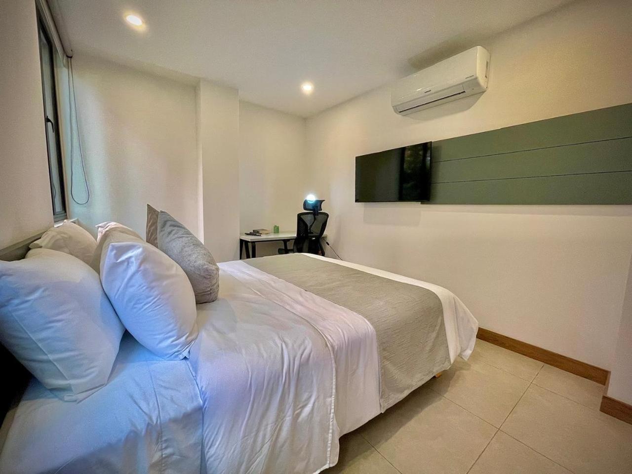 Hotel Nomadic