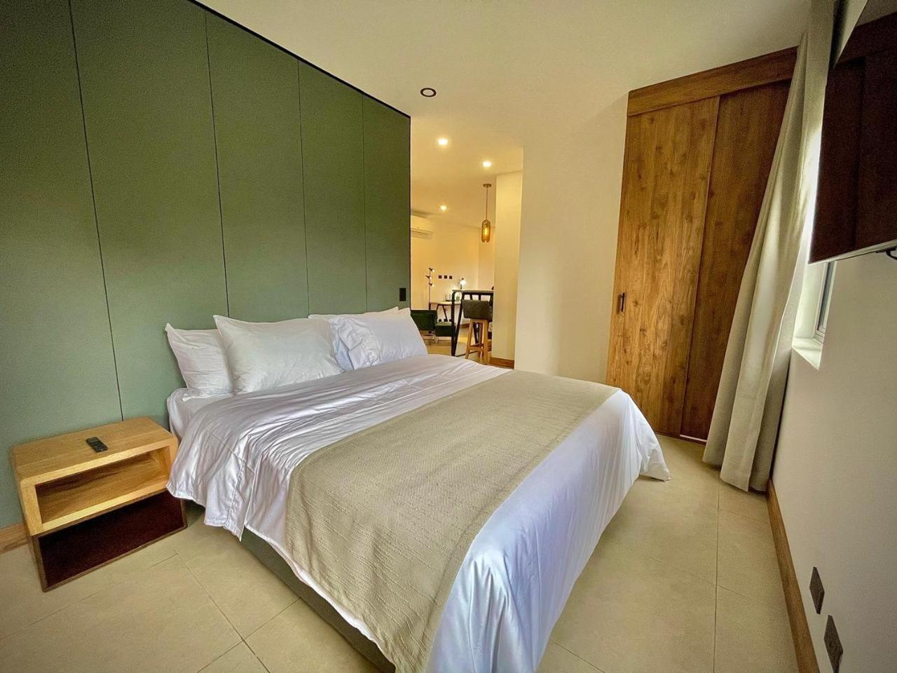 Hotel Nomadic *