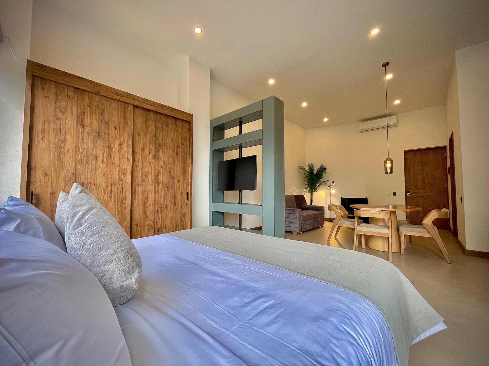 Hotel Nomadic *