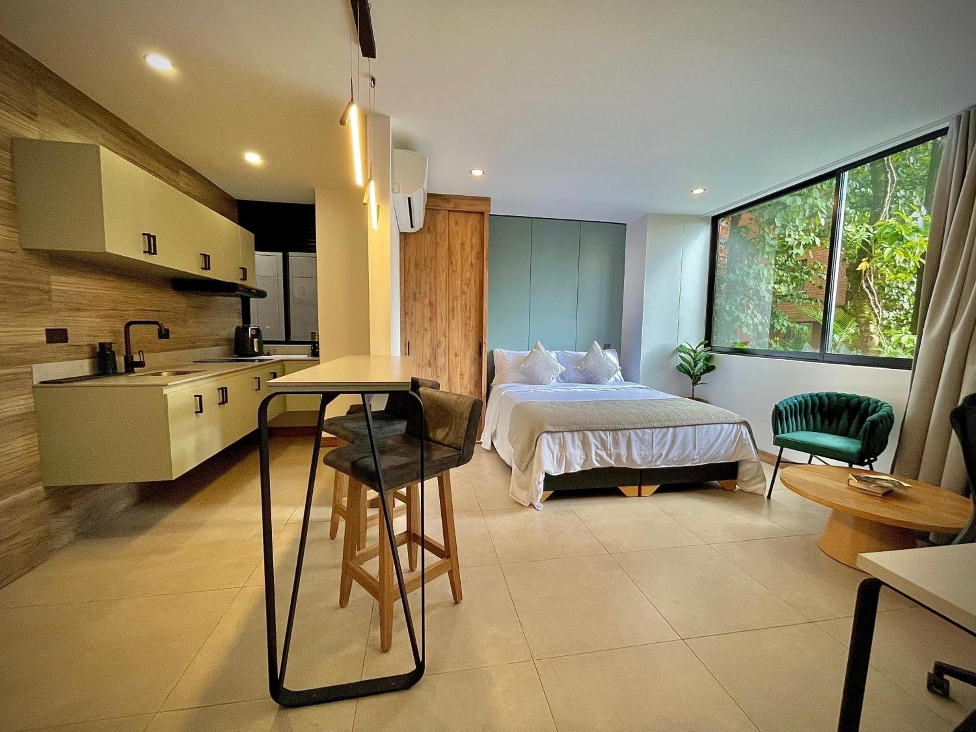 Hotel Nomadic *