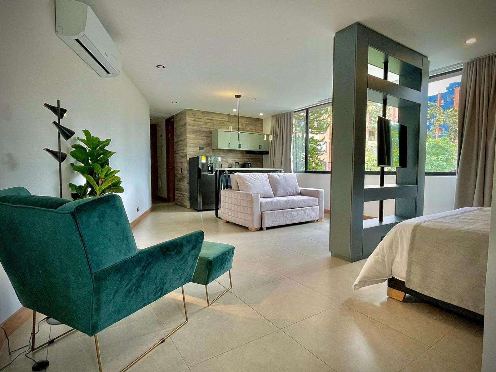 Nomadic Hotel *