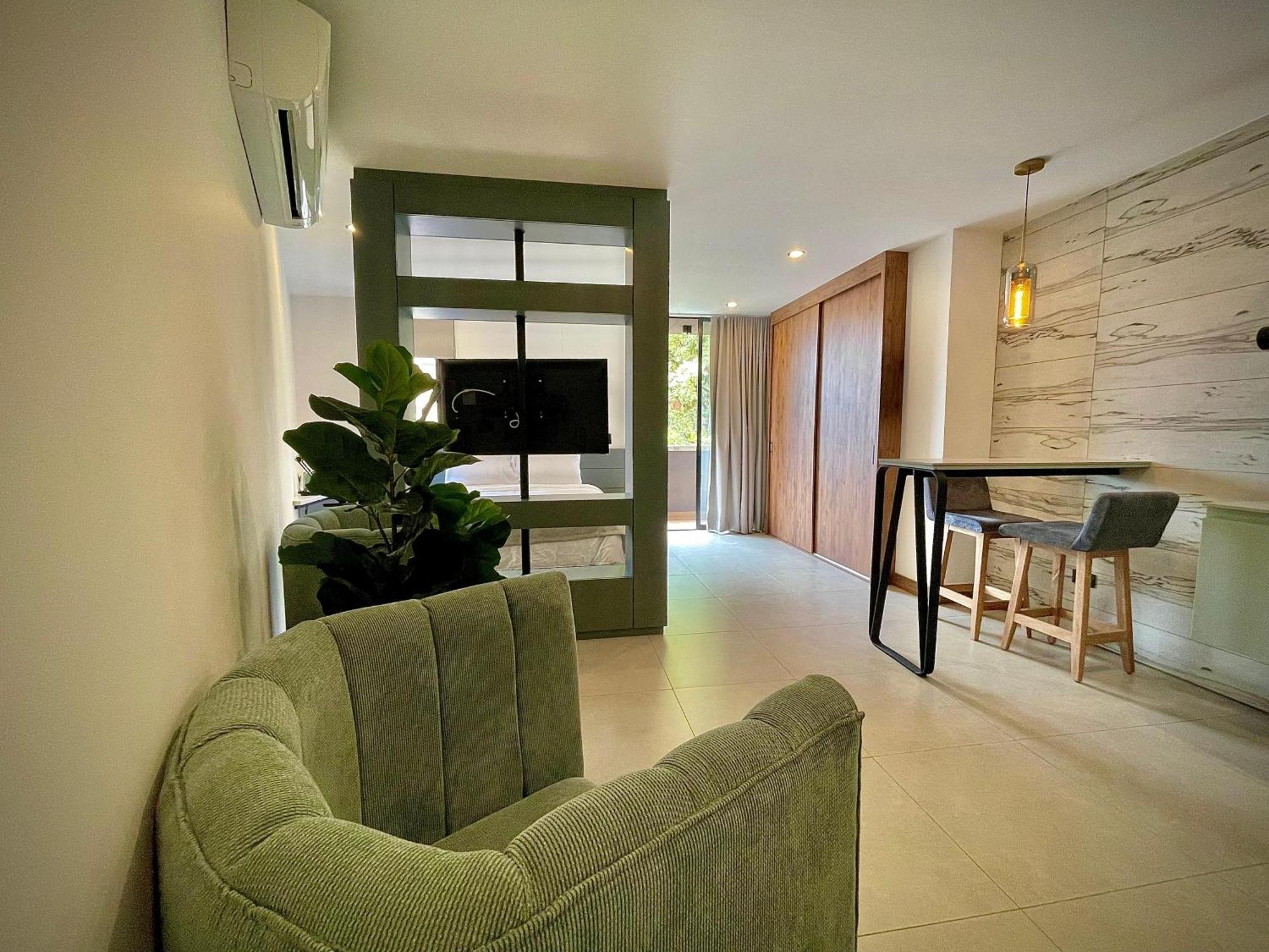 Hotel Nomadic *
